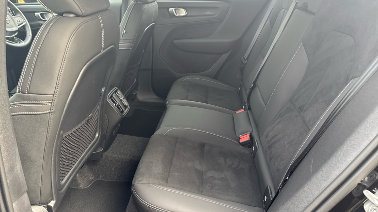 Volvo XC40 2.0 B3P Plus Black Edition 5dr Auto Petrol Estate